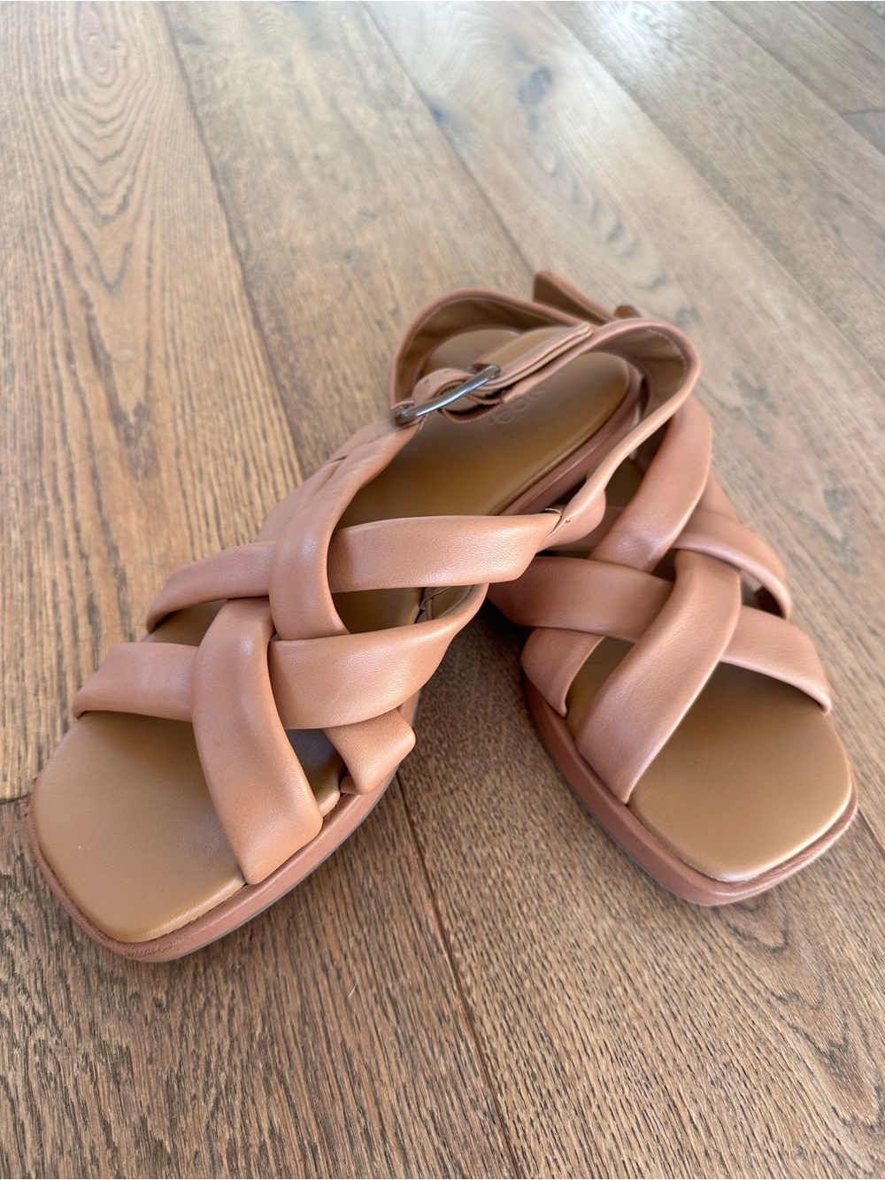 Vince Tan Leather Flat Sandals 10 - Picture 2 of 6